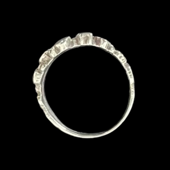 SOLD Vintage Unique Chunky Style Silver Ring🎉Host Pick🎉 - Picture 7 of 11